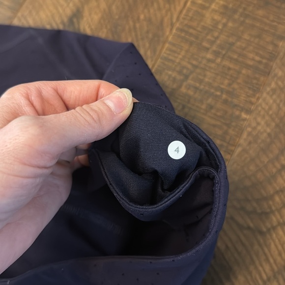 Lululemon Emerge Renewed Crop *Full-On Luon
Shine Dot Black Grape - Picture 12 of 13